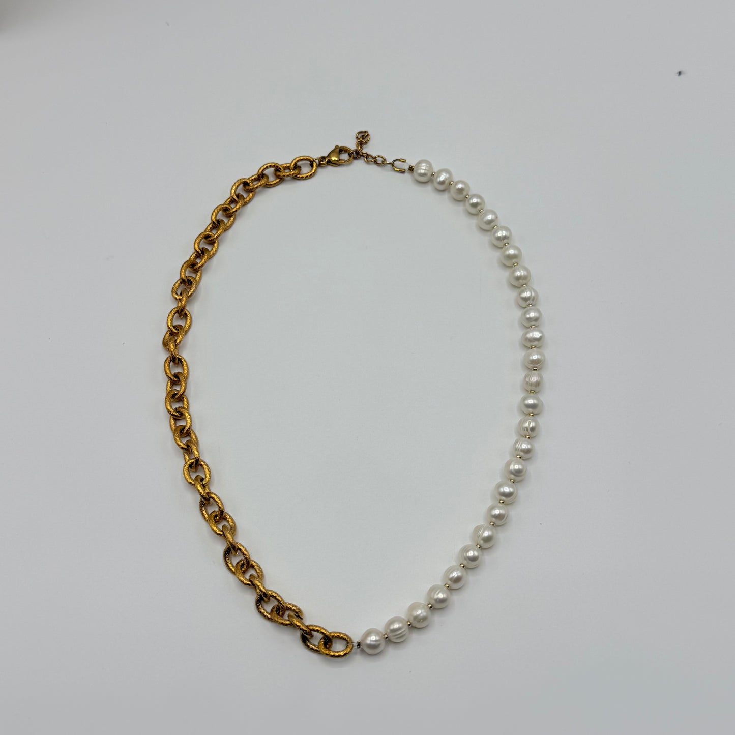 Collier moitié chaîne et perles