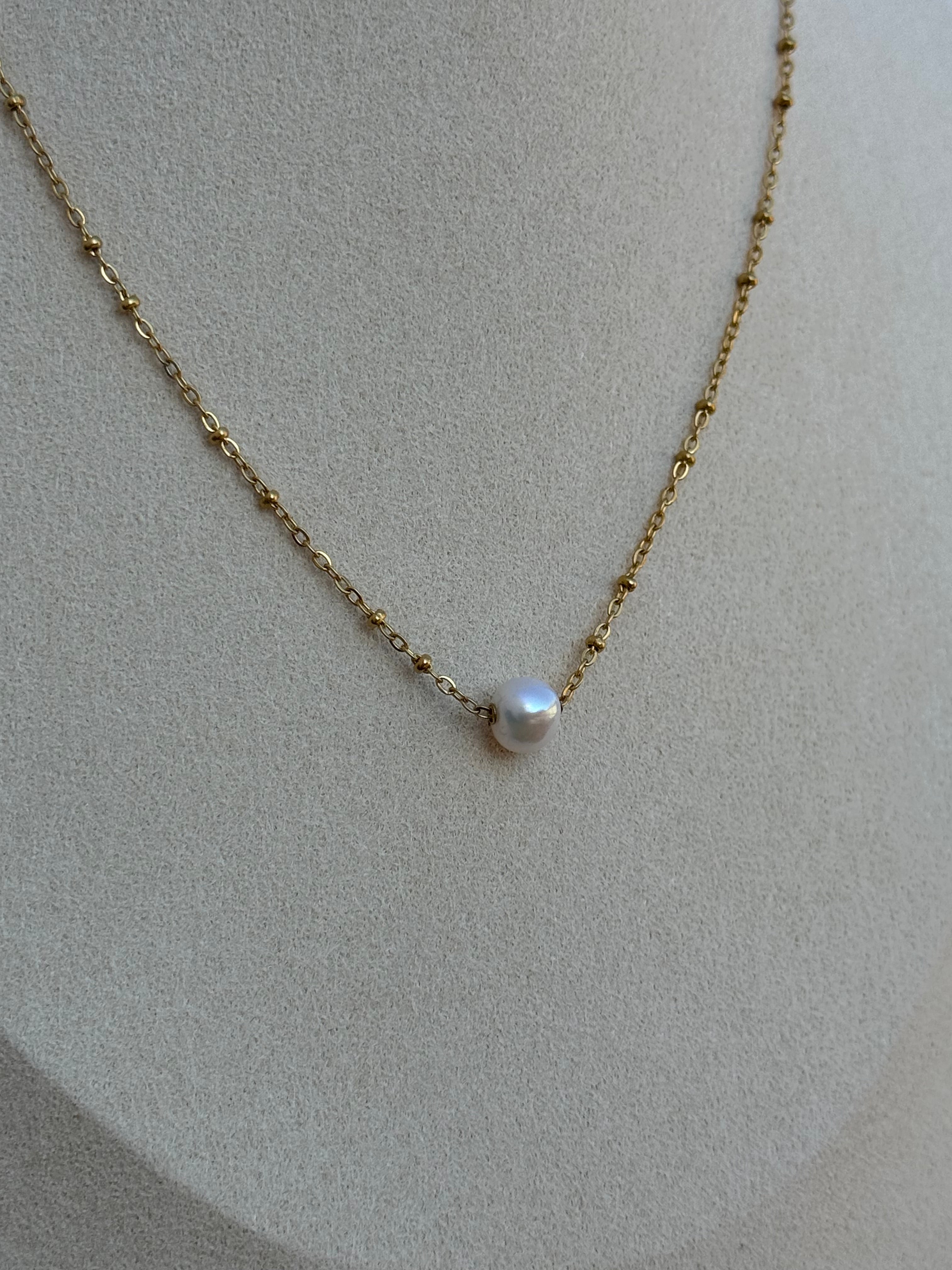 Collier classique blanc
