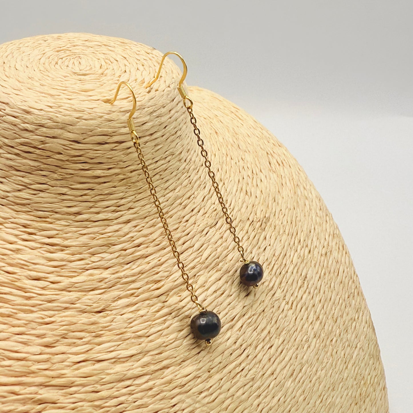 Boucle d’oreille noire pendante