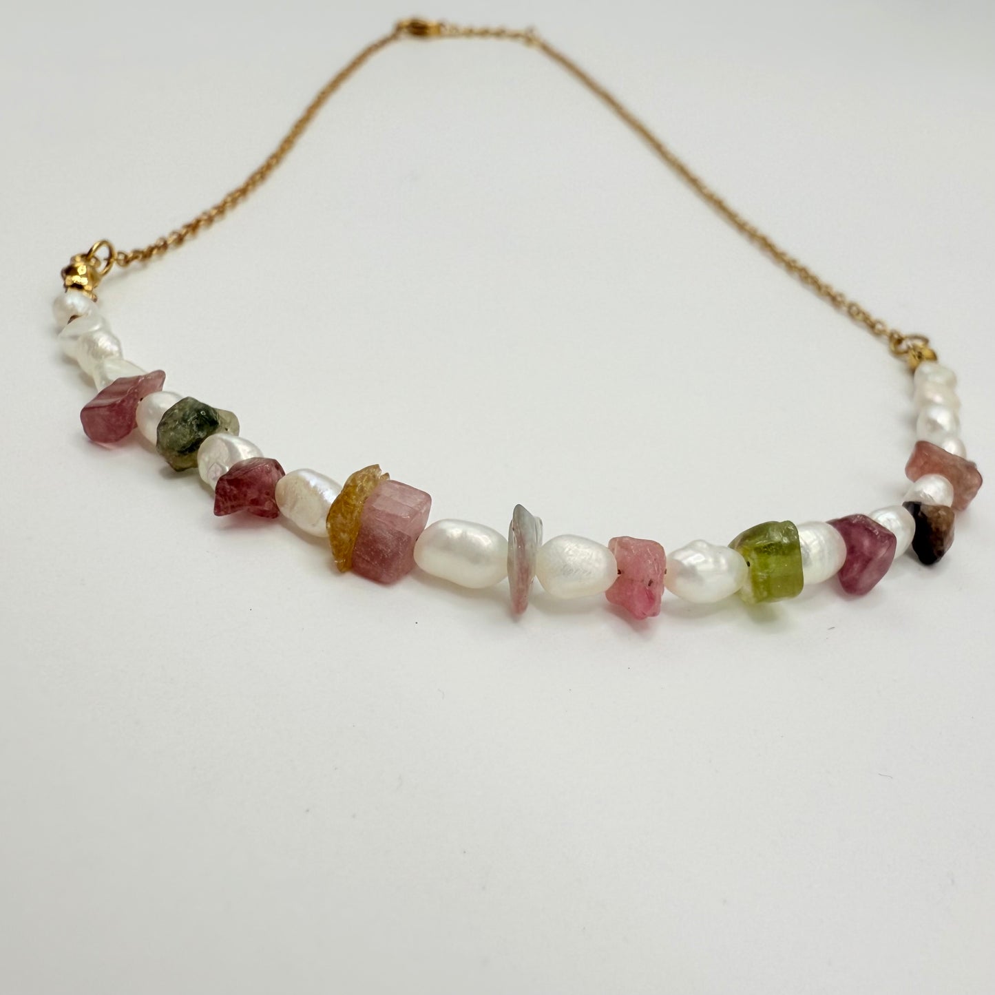 Collier “Harmonie” – Perles d’eau douce & tourmalines naturelles