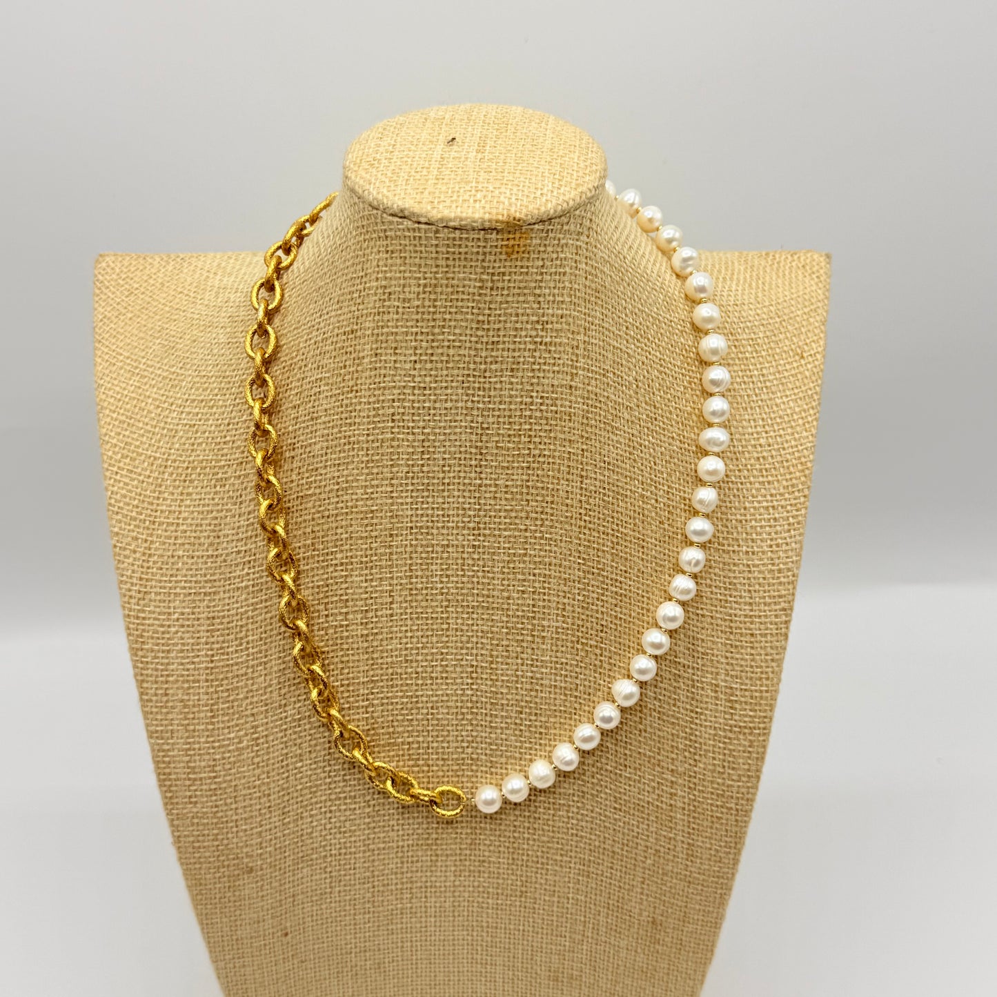 Collier moitié chaîne et perles