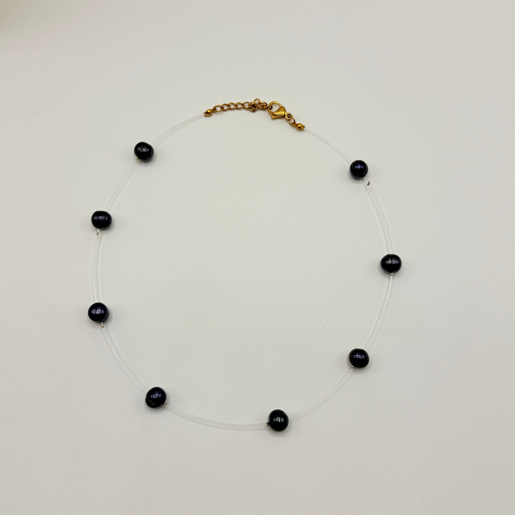 Collier perles noires sur câble