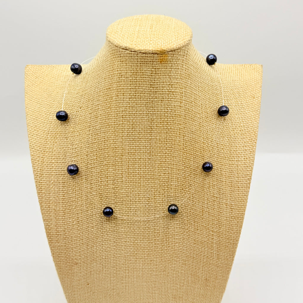 Collier perles noires sur câble