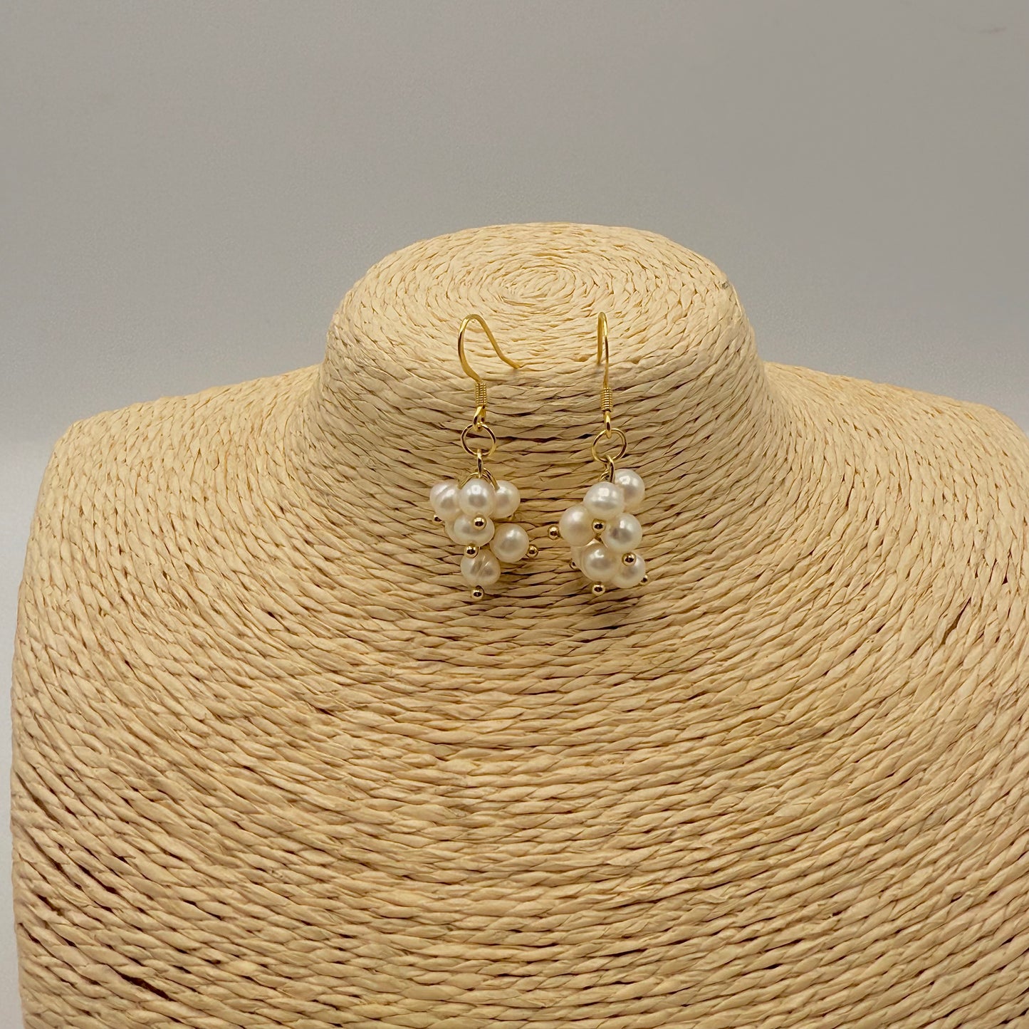 Boucle d’oreille grappe blanche