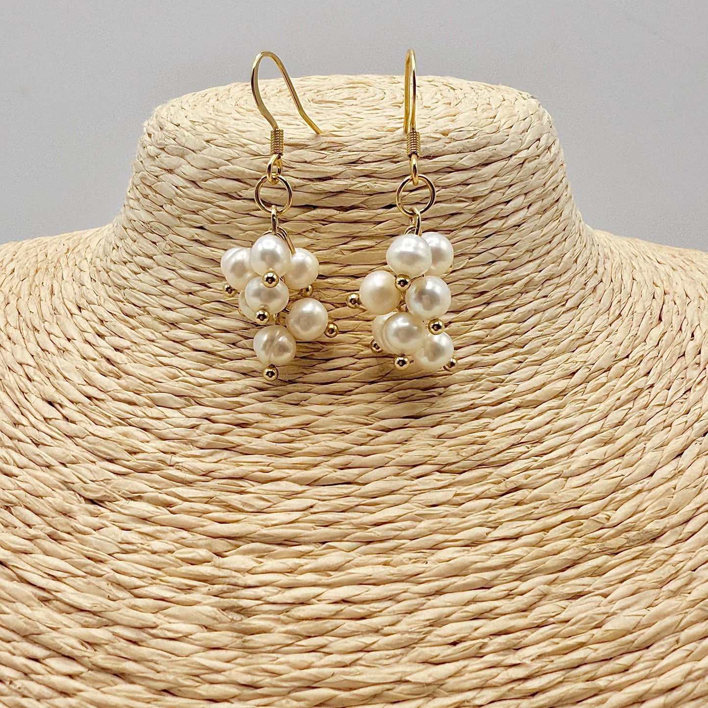 Boucle d’oreille grappe blanche
