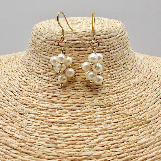 Boucle d’oreille grappe blanche